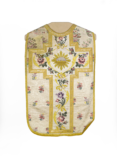 ornement blanc : chasuble n°3