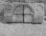 Ensemble de niche, gargouille, console d'architecture, ronde-bosse et bas-relief