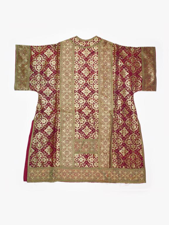 ensemble de 8 chapes, 14 chasubles, 16 dalmatiques et les accessoires : ornement rouge n°4