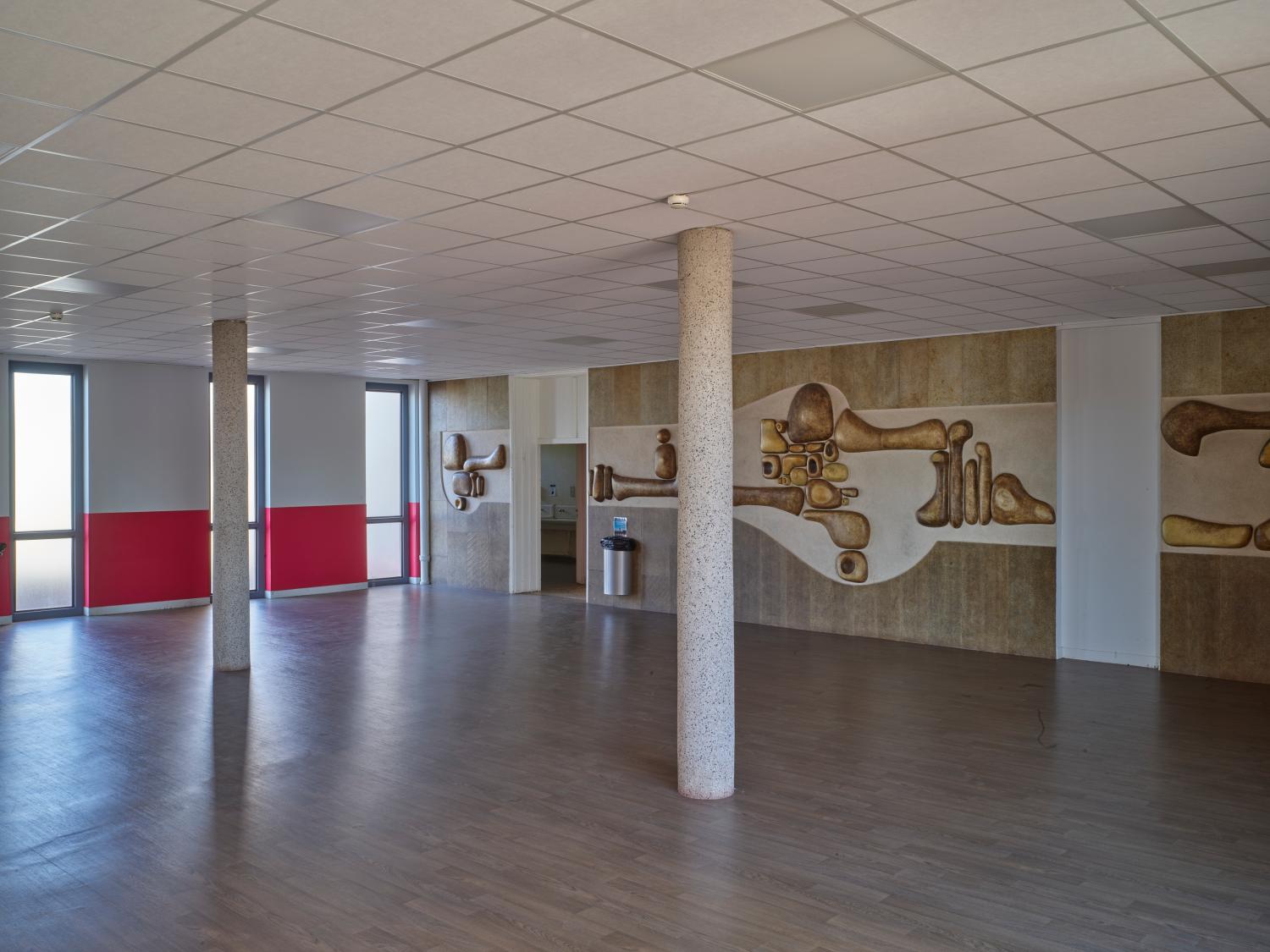 Oeuvres du 1% artistique du lycée La Fayette de Brioude : une sculpture et deux panneaux muraux