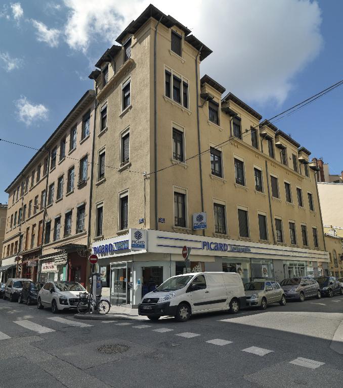 Immeuble-atelier, actuellement immeuble à logements