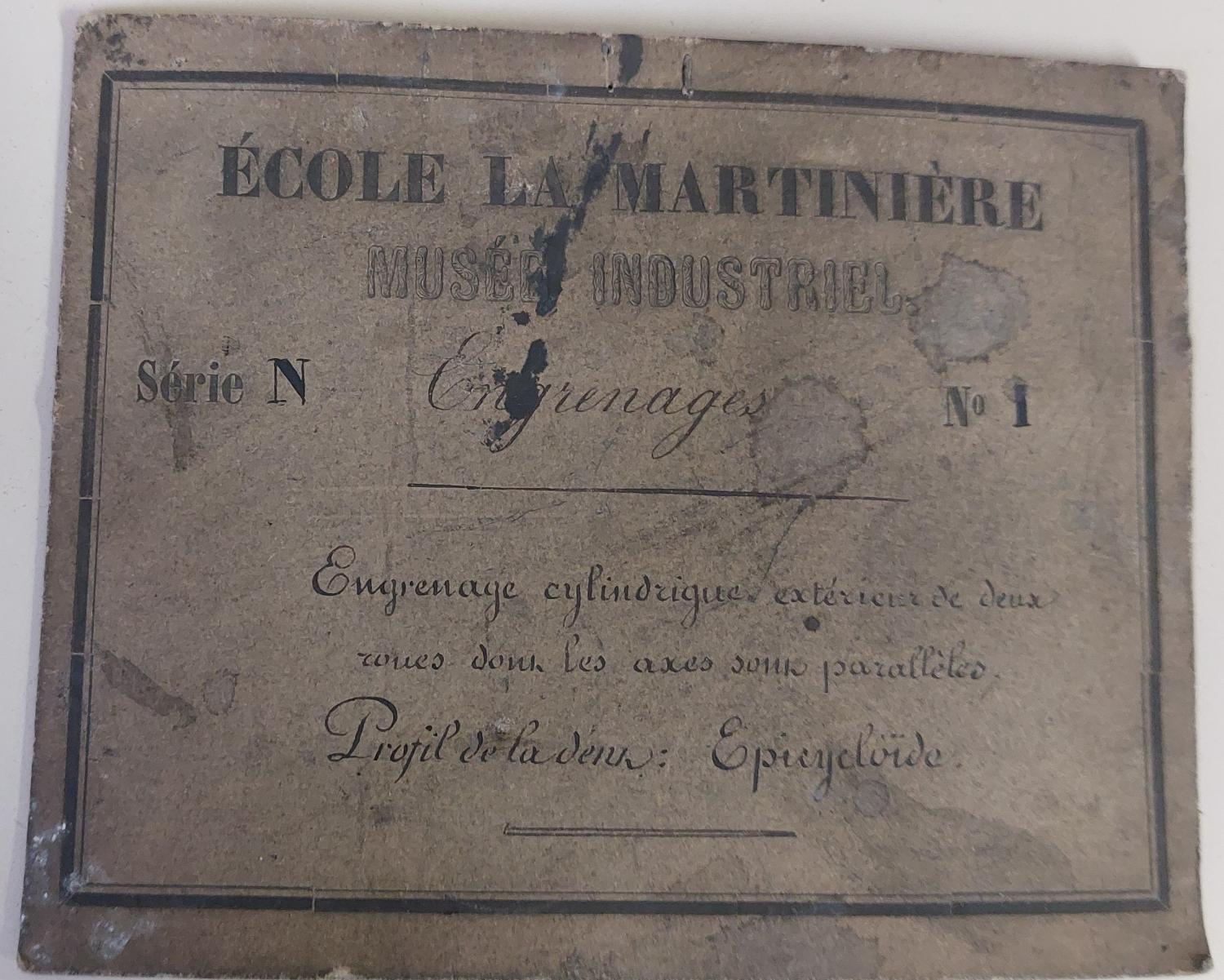 Objet de représentation de formes géométriques ou mathématiques, engrenage de Théodore Olivier