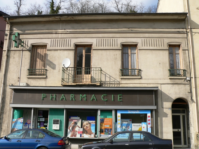 Maison actuellement pharmacie