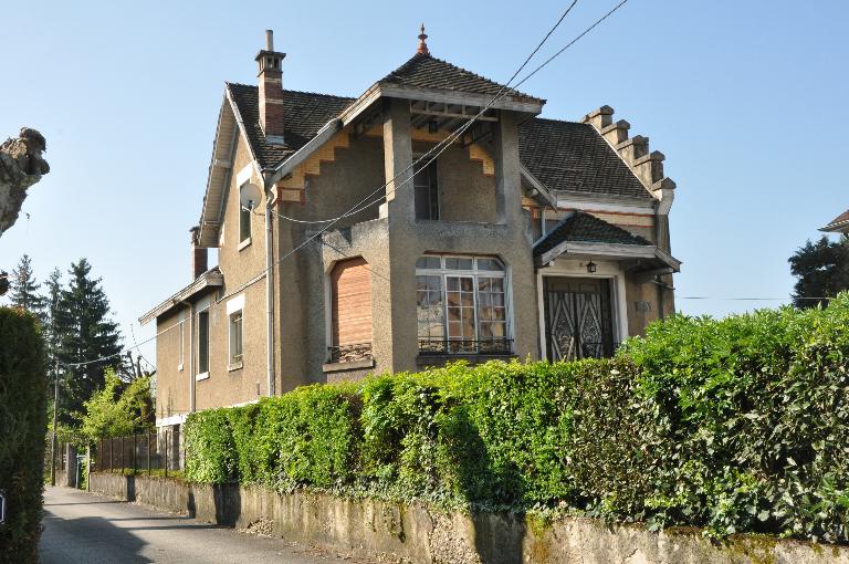 Maison, actuellement clinique vétérinaire