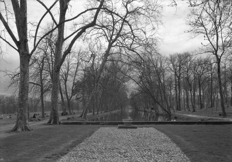 Canal de jardin du château de Beauvoir