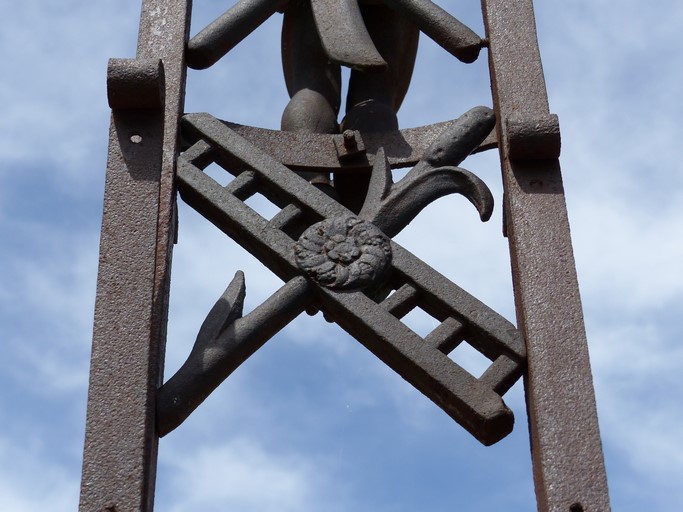 Croix du cimetière de Barret-de-Lioure