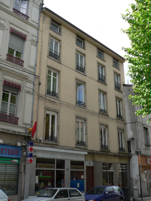 Immeuble d'habitation et commerce