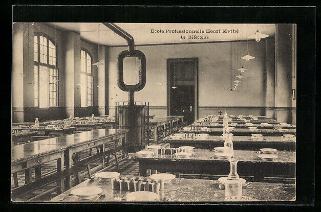 Prieuré de bénédictines Saint-Pierre puis petit séminaire et collège de jésuites puis école de filles, dite école professionnelle Henri-Mathé, puis collège technique et centre d’apprentissage mixtes, puis lycée technique, actuellement lycée polyvalent Jean-Monnet, dit lycée des métiers du design et des arts verriers