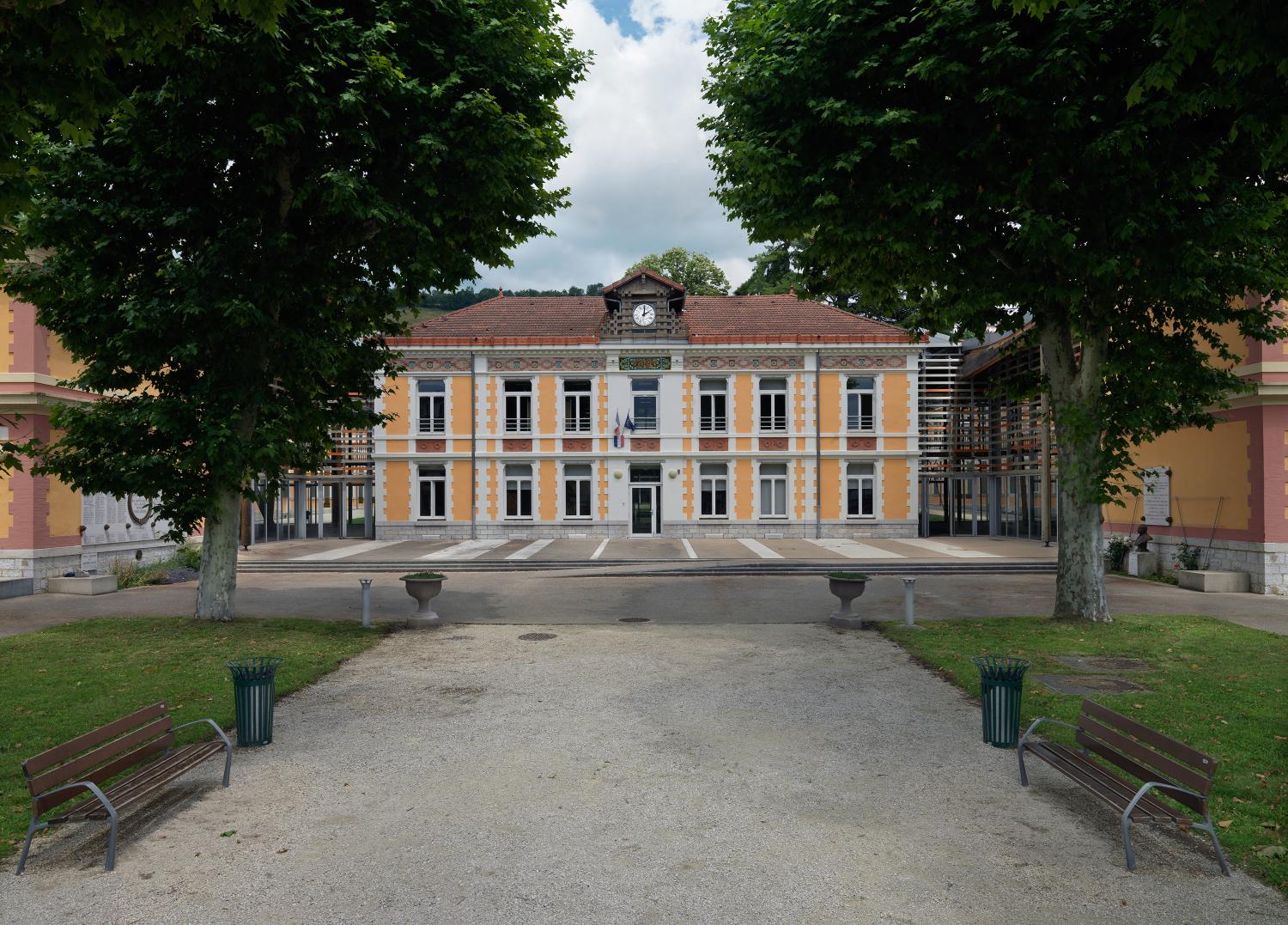Ecole nationale professionnelle, puis lycée technique, actuellement lycée polyvalent Ferdinand-Buisson, dit LA NAT
