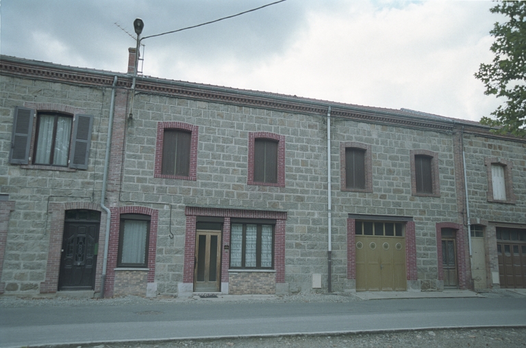 Les maisons, magasins de commerce et immeubles de la commune de Sail-sous-Couzan