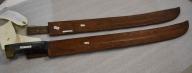 Machette d'un ensemble d'une machette et son fourreau, d'un deuxième fourreau