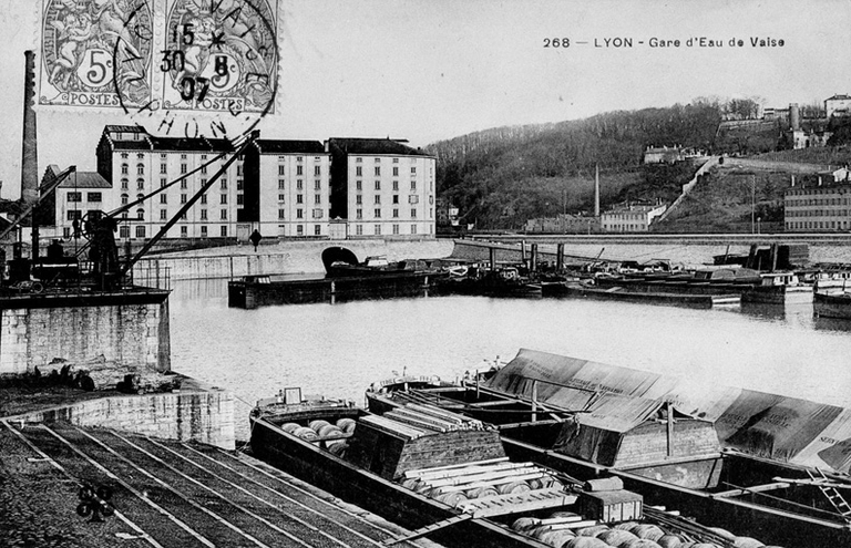 Gare d'eau de Vaise de la Compagnie Générale de Navigation HPLM actuellement stade Boucaud