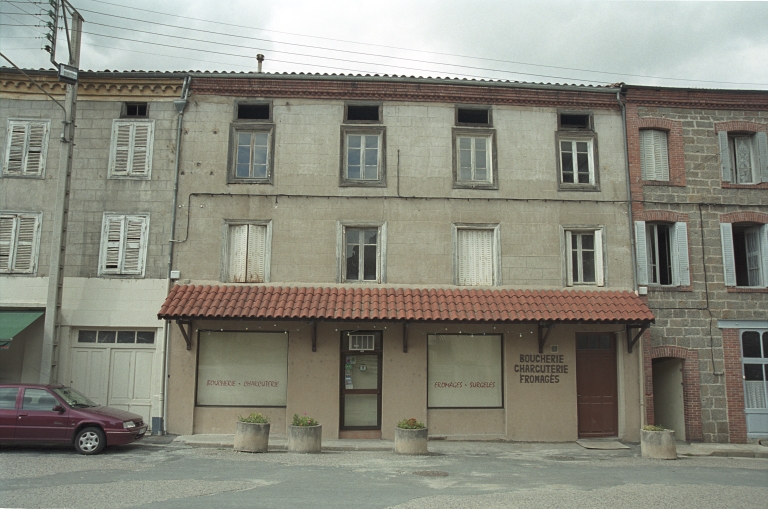 Maison avec magasin de commerce