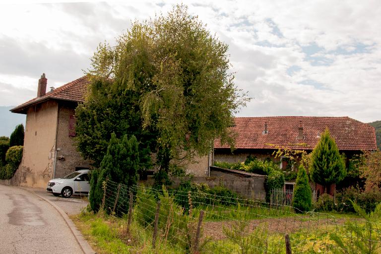 Maison et édifice agricole, actuellement maison (11 chemin des Sources de Saint-Simond)