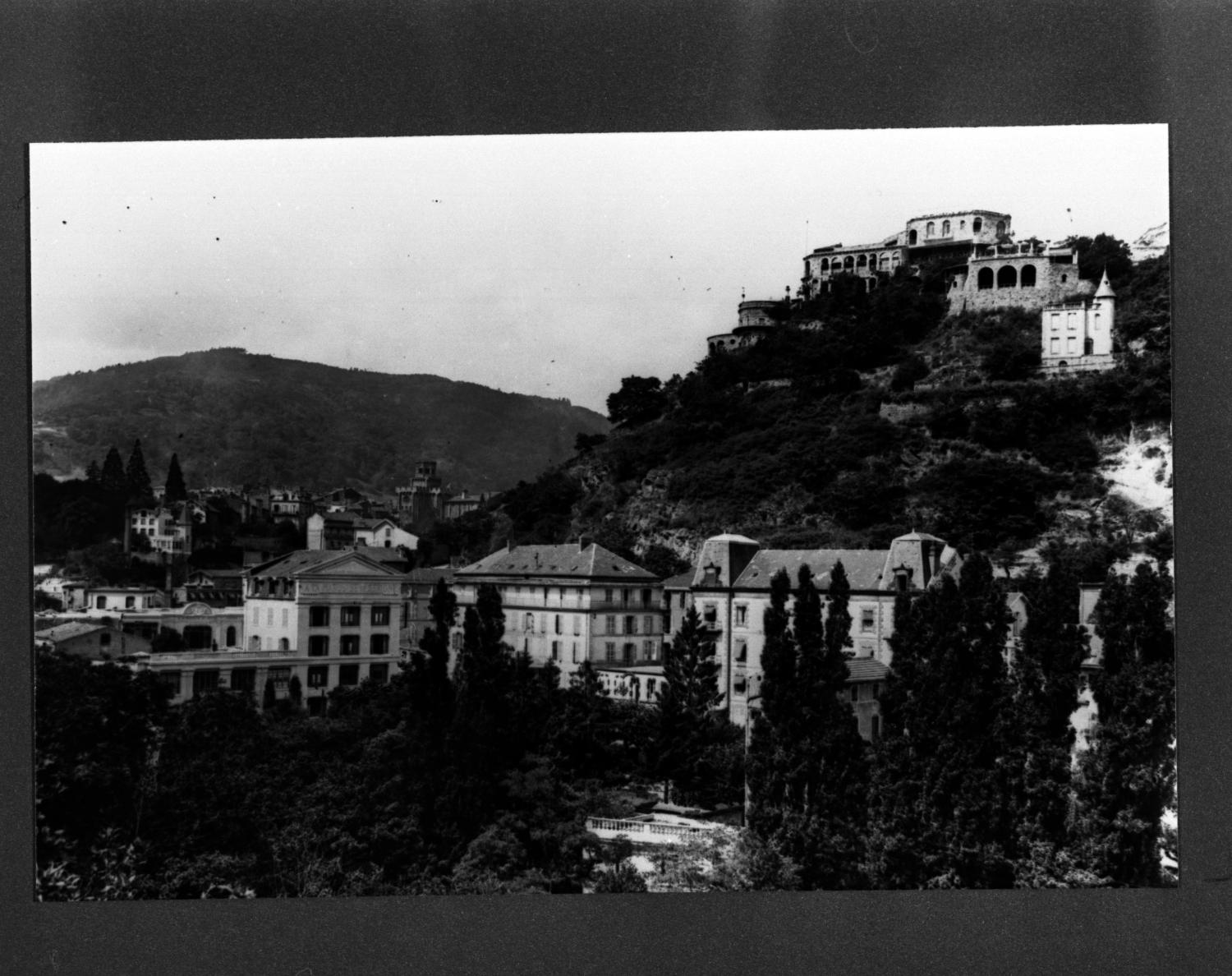 Vue sur la chocolaterie de Royat "Marquise de Sévigné" et le Paradis