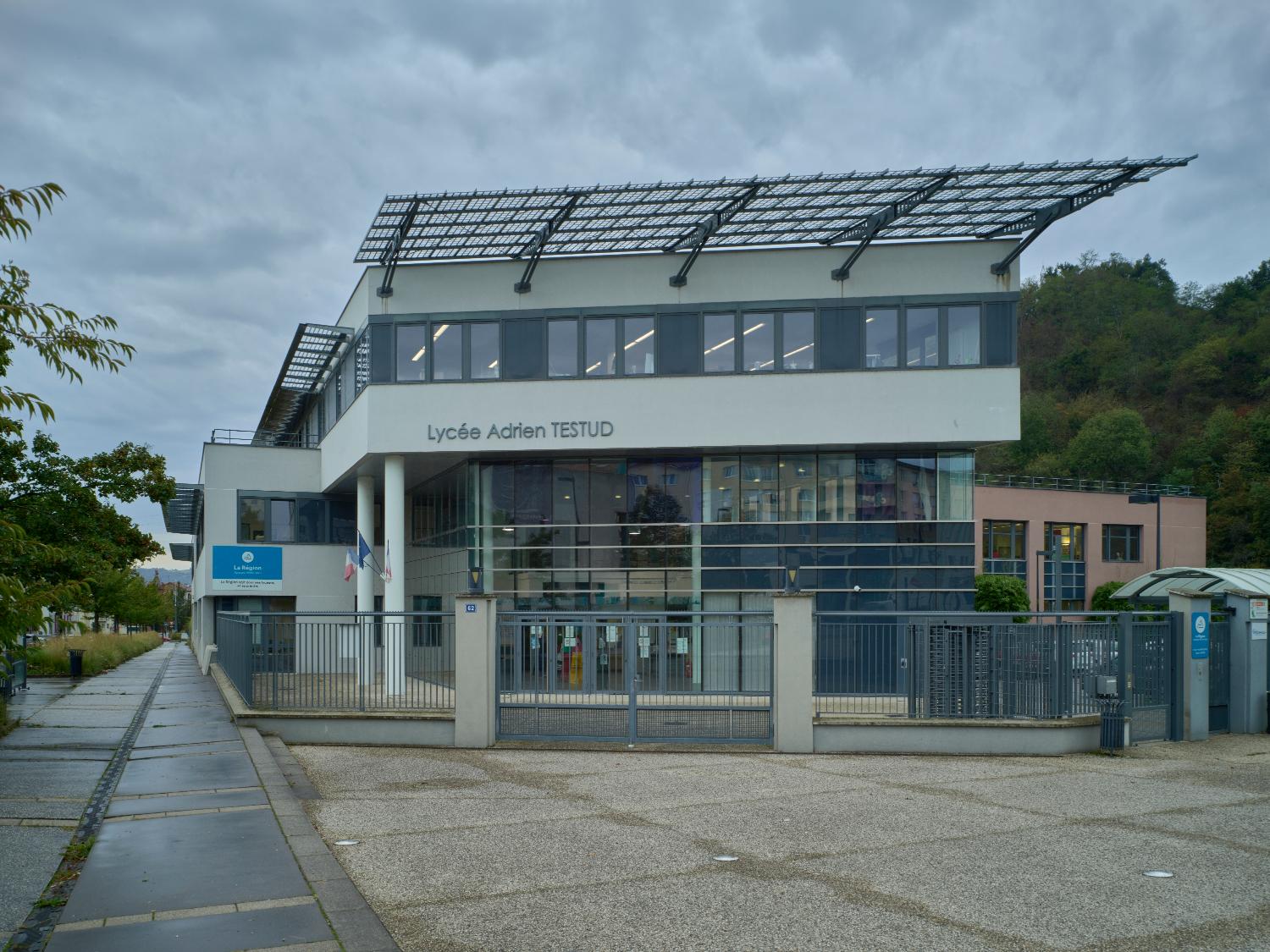 Lycée professionnel dit lycée des métiers de la mode Adrien-Testud