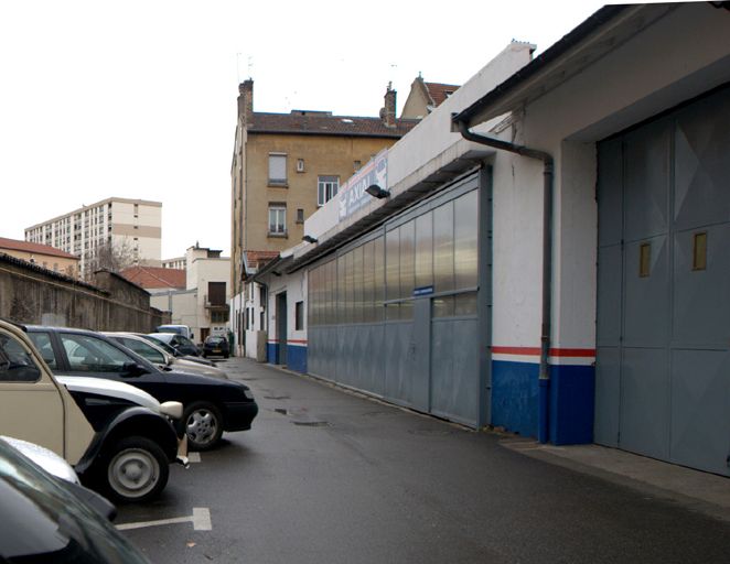 Édifice commercial : cars Moreau, actuellement garage de répérations automobiles : Carrosserie B.P.C.