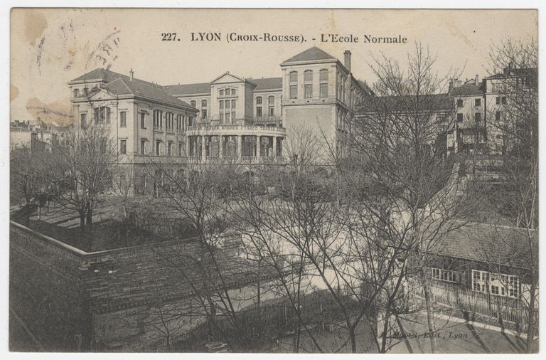 École normale d'institutrices, puis institut de formation des maîtres, actuellement collège