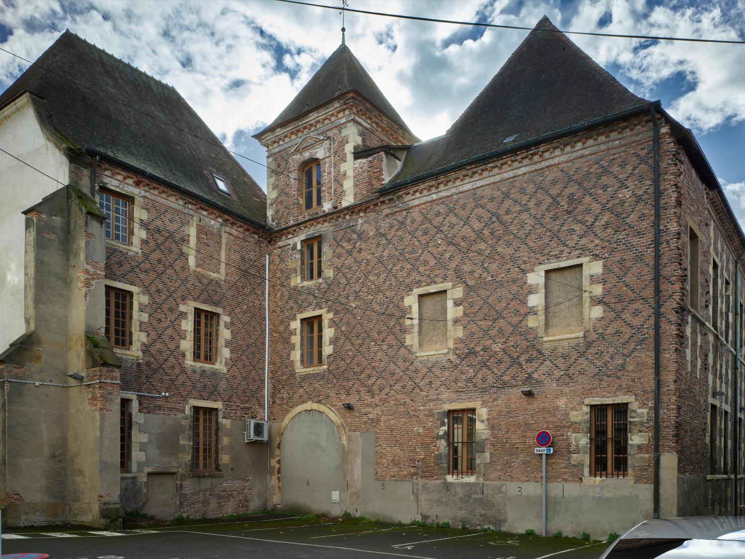 Aile nord, élévation postérieure vue depuis l'est ; sur la gauche, vestige de l'aile est démolie
