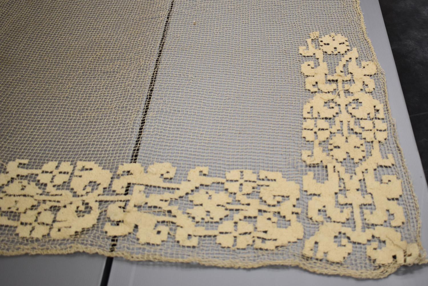 Rideau de dentelle de filet au crochet