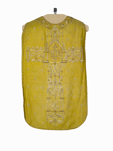 ornement doré : chasuble