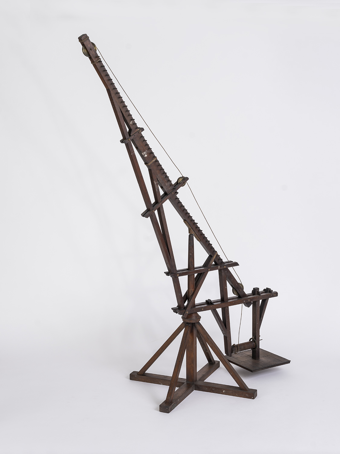 Modèle réduit de grue tournante