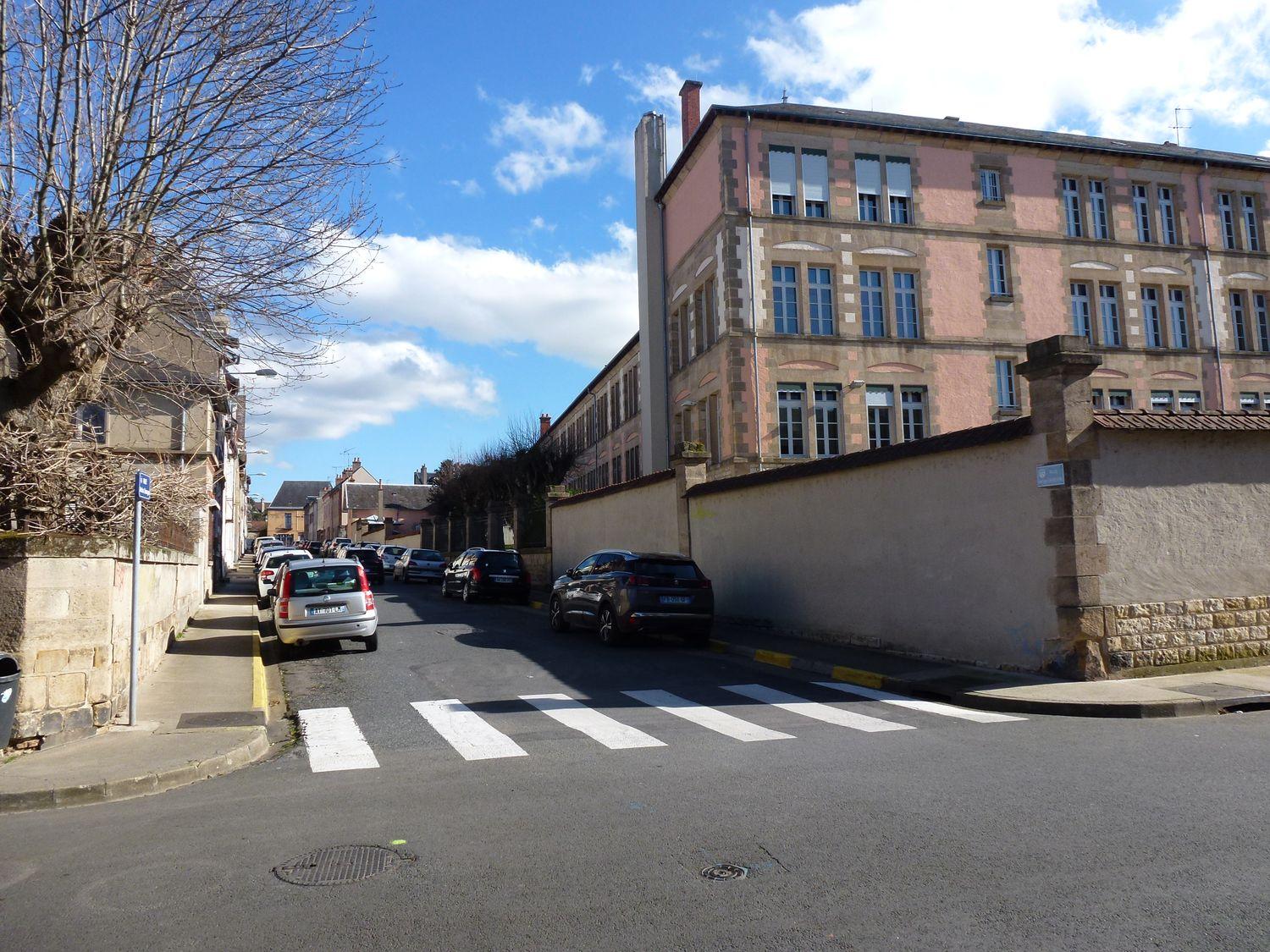 Lycée de filles, actuellement collège Anne-de-Beaujeu