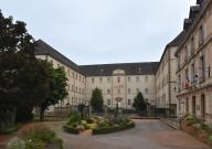 Prieuré de bénédictines Saint-Pierre puis petit séminaire et collège de jésuites puis école de filles, dite école professionnelle Henri-Mathé, puis collège technique et centre d’apprentissage mixtes, puis lycée technique, actuellement lycée polyvalent Jean-Monnet, dit lycée des métiers du design et des arts verriers