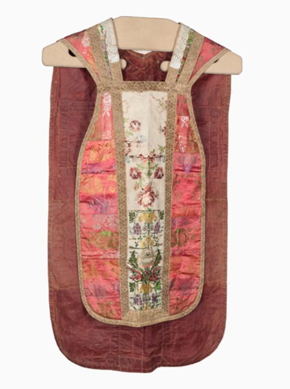 chasuble : ornement rouge