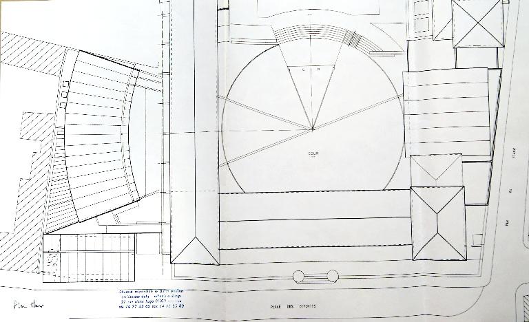 École primaire supérieure, puis École pratique de commerce et d'industrie, puis École nationale professionnelle, dite des matières plastiques, actuellement Lycée d'enseignement général et technologique Paul-Painlevé