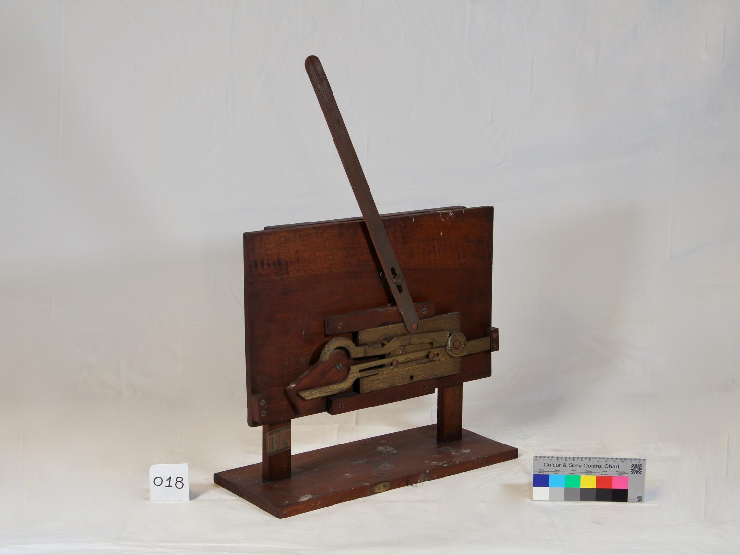 Instrument de démonstration en mécanique des solides : appareil pour l'étude de la poulie mobile