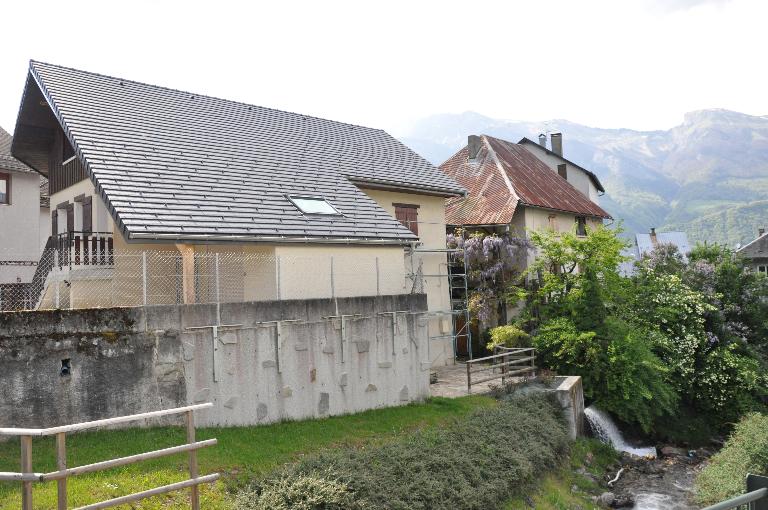 Moulin à farine du comte de la Val d'Isère puis Portier puis fabrique de pâtes alimentaires Pillet puis Berger puis minoterie Simillon actuellement logement