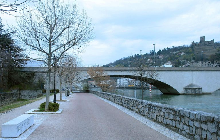 Pont routier de Lattre de Tassigny