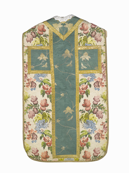 ornement blanc n°2 : chasuble, étole, manipule