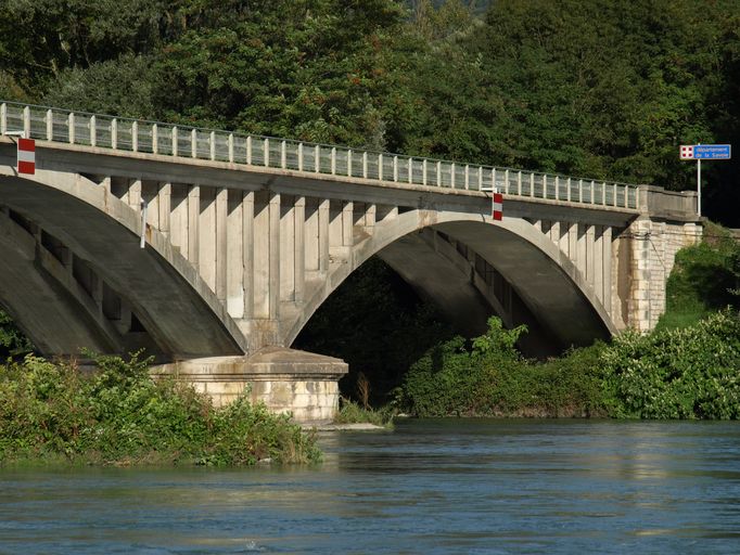 Pont routier de la Loi