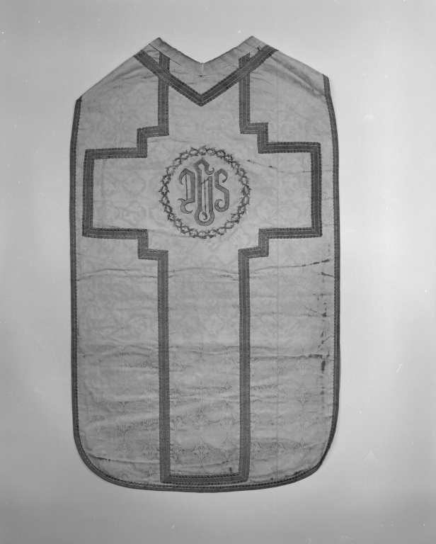 Chasuble, étole, bourse de corporal, voile de calice : ornement blanc