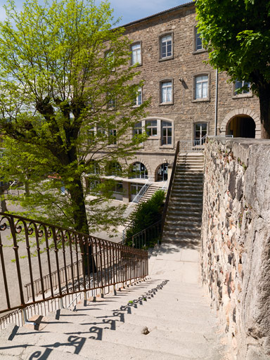 Ancien couvent d'Ursulines actuellement collège Victor-de-Laprade