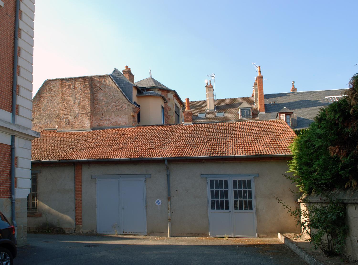 Collège de jésuites dit collège Sainte-Marie, puis école centrale, actuellement palais de justice