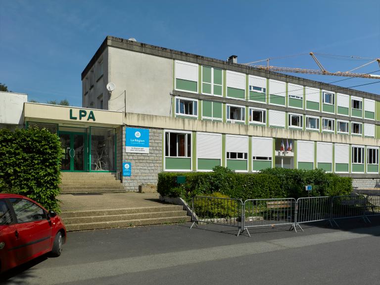 Centre de formation professionnelle agricole, puis lycée professionnel agricole, puis établissement public local d'enseignement et de formation professionnelle agricole des Combrailles, site de Pontaumur