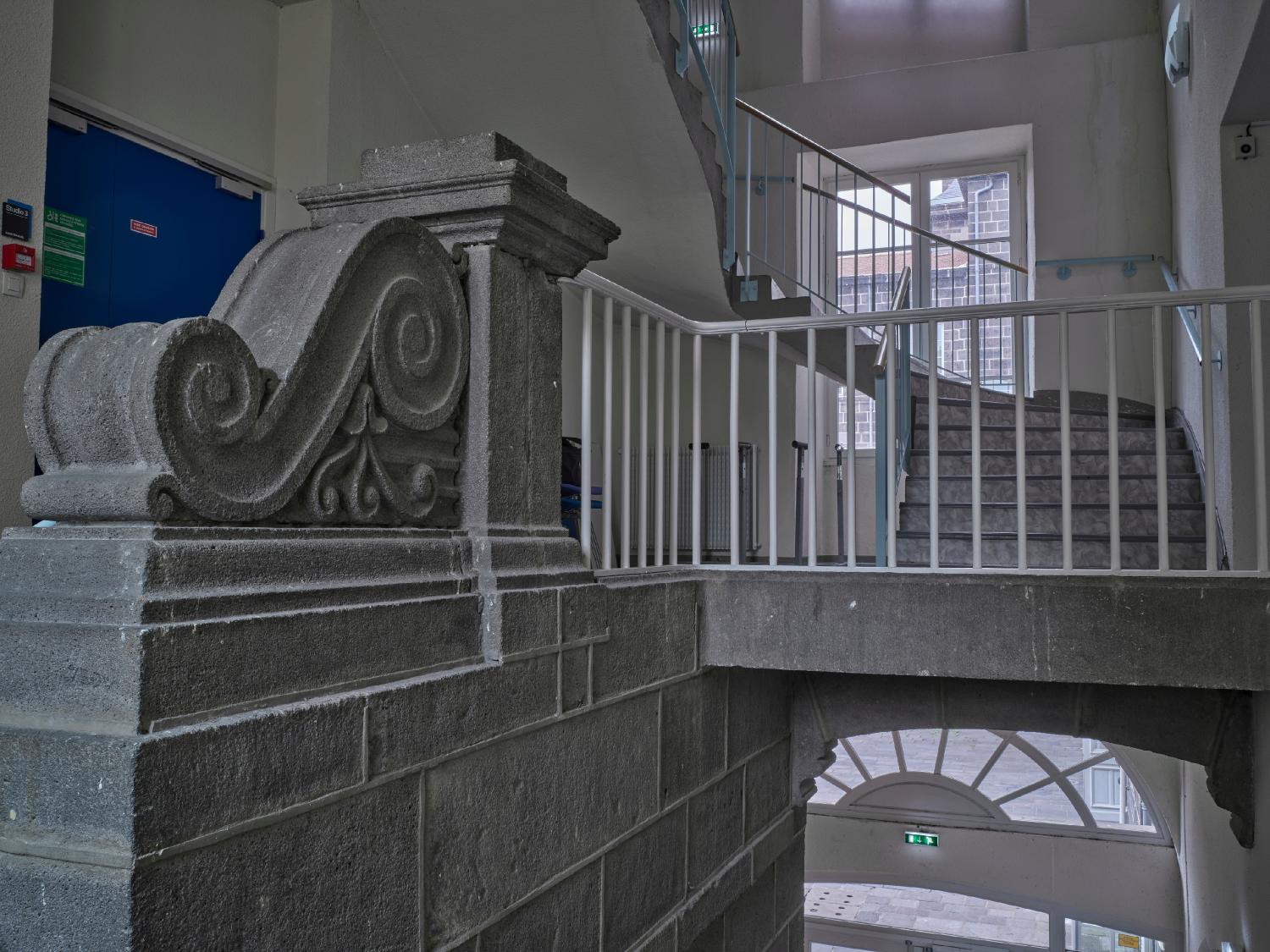 Collège des jésuites de Clermont dit collège royal ou Grand collège ; institut national ; école centrale ; lycée ; collège royal ; lycée impérial ; lycée de garçons dit lycée Blaise-Pascal ; centre culturel Blaise-Pascal et conservatoire Emmanuel-Chabrier