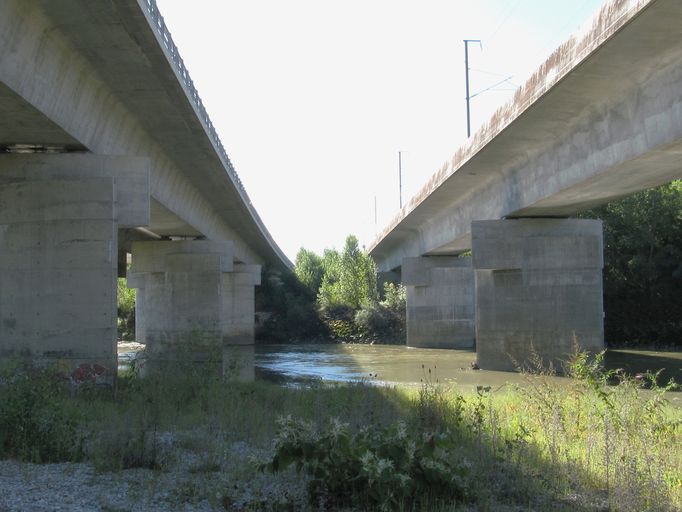 Viaduc autoroutier de Miribel-Jonage