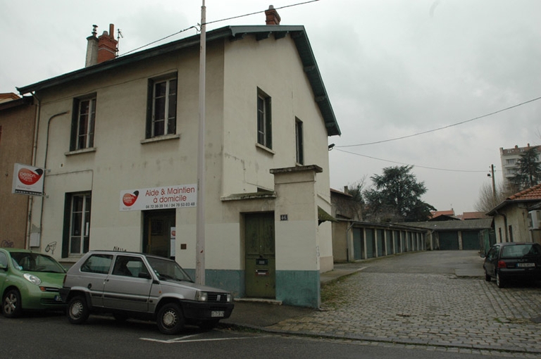 Usine de fabrication de matériaux de construction Canque frères) (gravière et entreprise de BTP) puis Eléctification du Sud Est puis techniphone et auto école Chapelier puis Décor isidore Cochet actuellement association de personnes agées