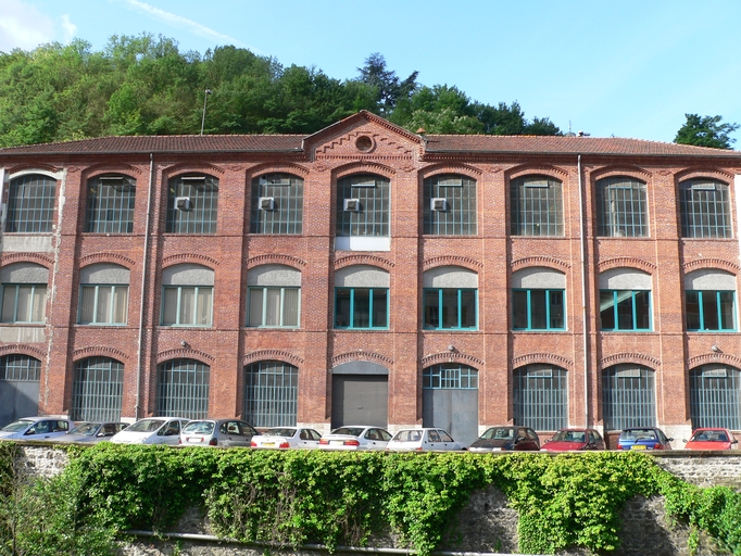 Usine Collier fabriquant de tondeuse dite bâtiment Monstre puis Usine de tissage Charnay-SEGUIN actuellement usine Béal corderie