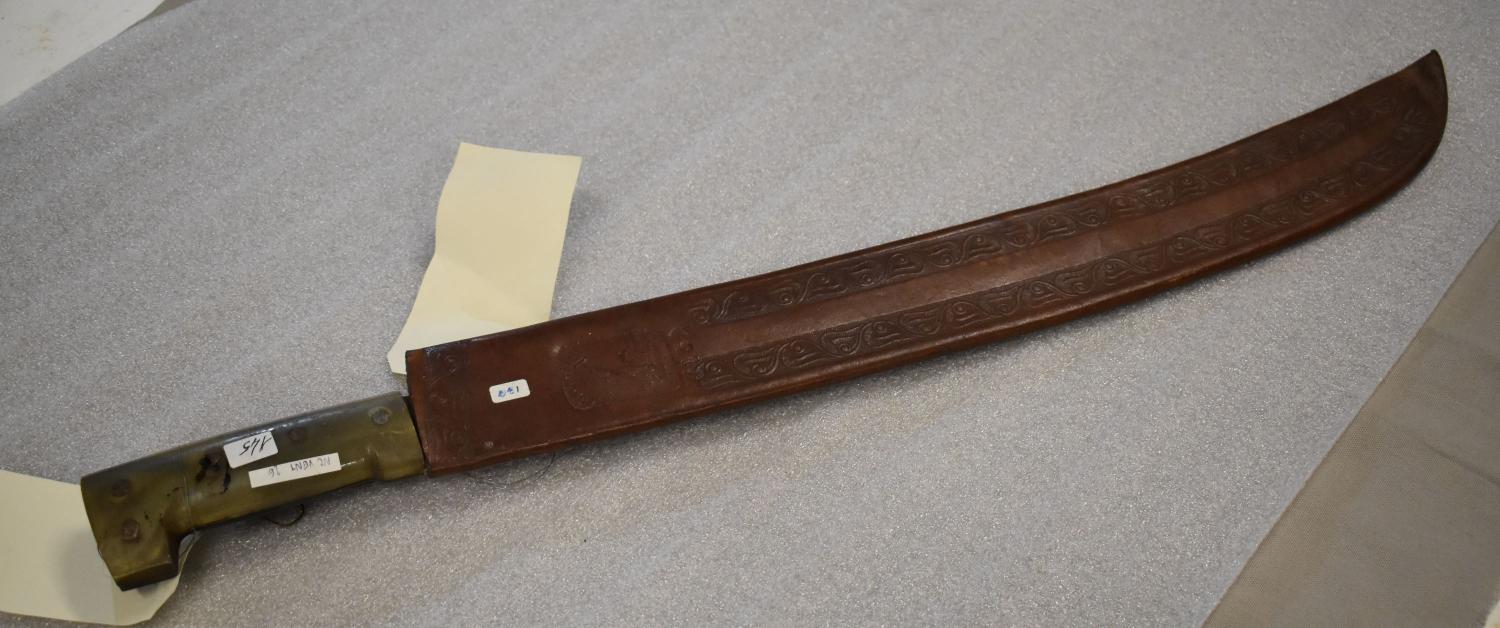 Ensemble d'une machette et son fourreau
