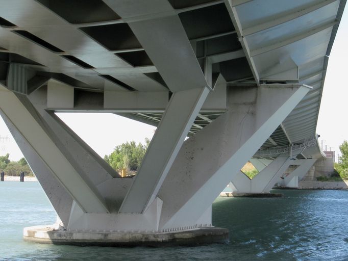 Pont ferroviaire (ligne TGV) dit viaduc de La Garde-Adhémar