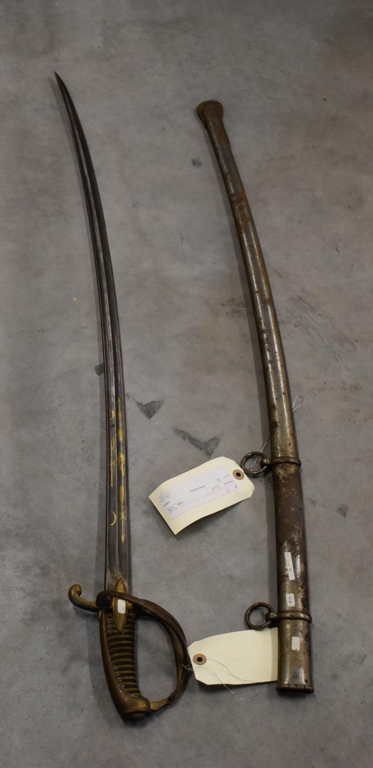 Sabre d'un ensemble d'un sabre et son fourreau