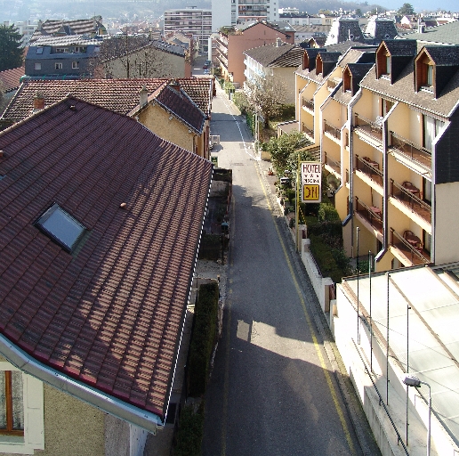 Chemin Derrière-la-Tour, chemin du Biollay, puis rue Isaline