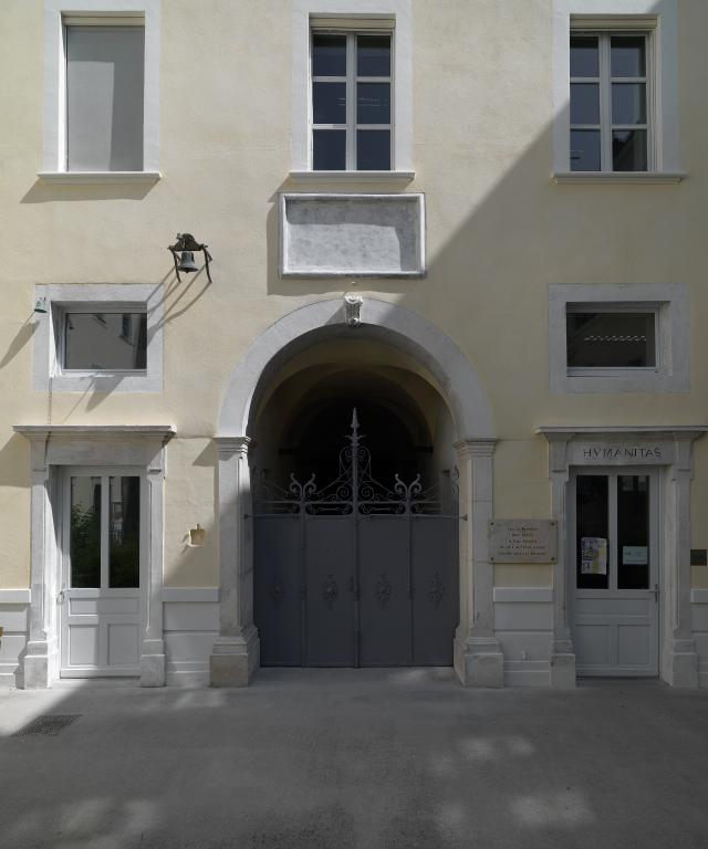 Collège de jésuites, dit Royal-Dauphin, puis école centrale, lycée, collège royal, lycée de garçons puis lycée de jeunes filles, actuellement cité scolaire Stendhal