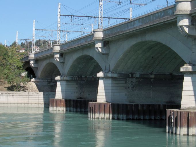 Viaduc ferroviaire de Saint-Clair ou viaduc ferroviaire de Genève