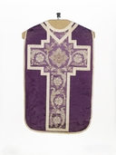 ornement violet : chasuble, étole, manipule, bourse de corporal, voile de calice